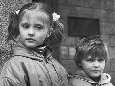 Анна Казючиц и ее сестра Татьяна в детстве фото