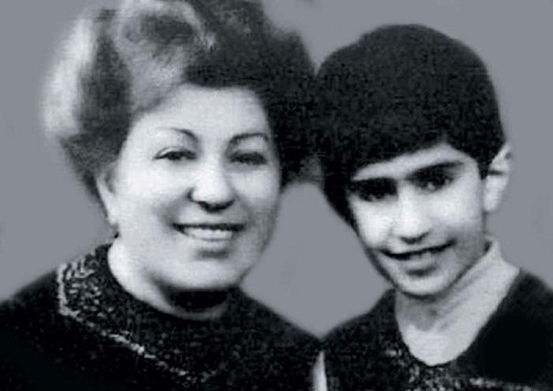 Николай Цискаридзе в детстве с мамой фото