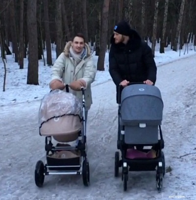 Иван Телегин на прогулке с дочерью