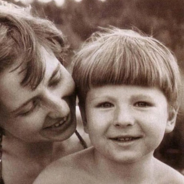 Алексей Ягудин в детстве с мамой фото