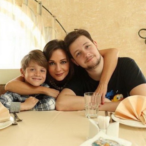 Татьяна Буланова с сыновьями Александром и Никитой фото