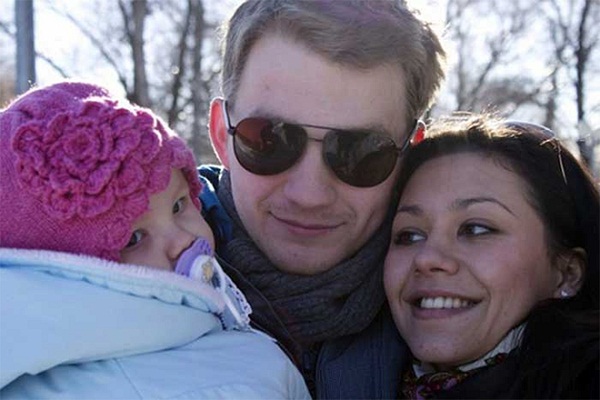 Алексей Демидов с семьей женой и дочкой фото
